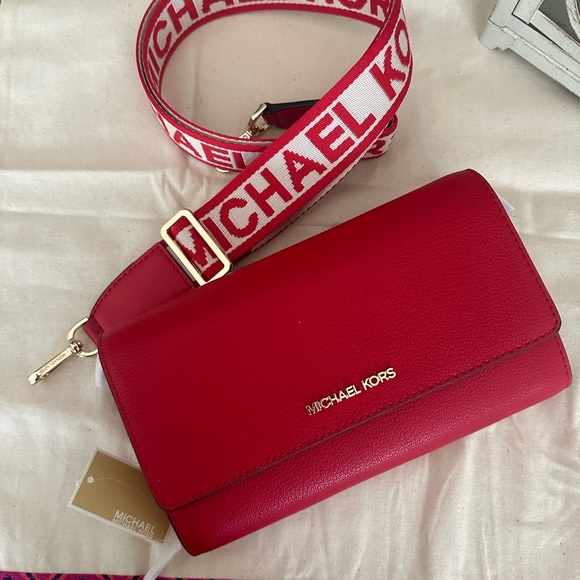 Michael Kors Handbags - Michael Kors] JET SET ITEM LG ZA WALLET XBODY red